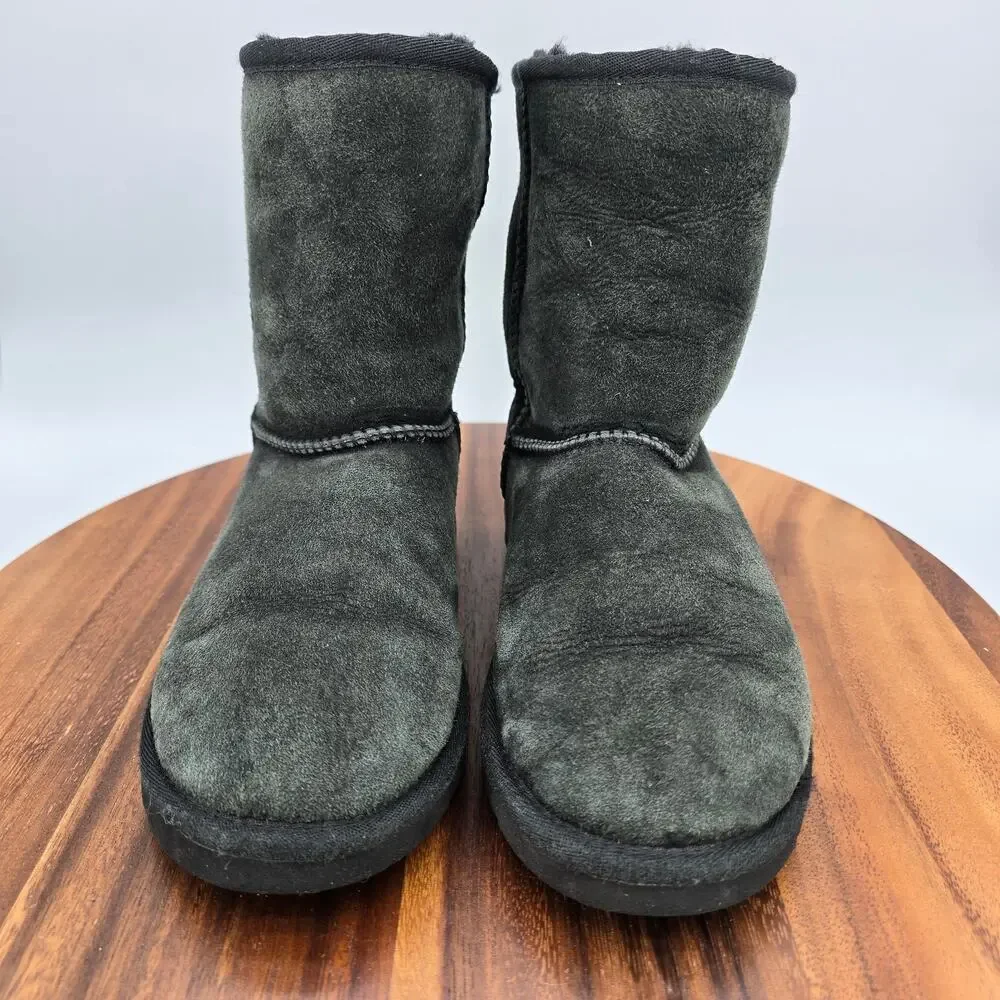 UGG Classic Boots Youth Kids 1 Black Sheepskin Suede Lined Pull On Winter Bootie